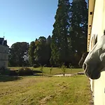 Konukevi Chateau De St Alyre 4*